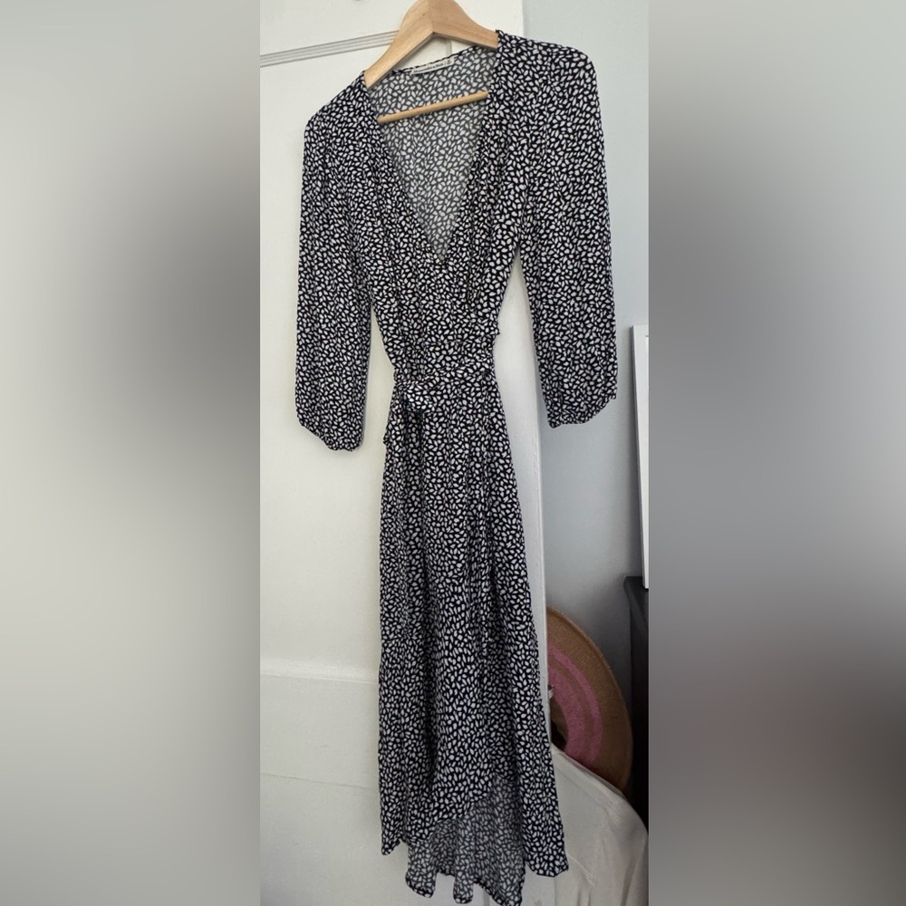 Abercrombie & Fitch Black and White Long Sleeve Dress